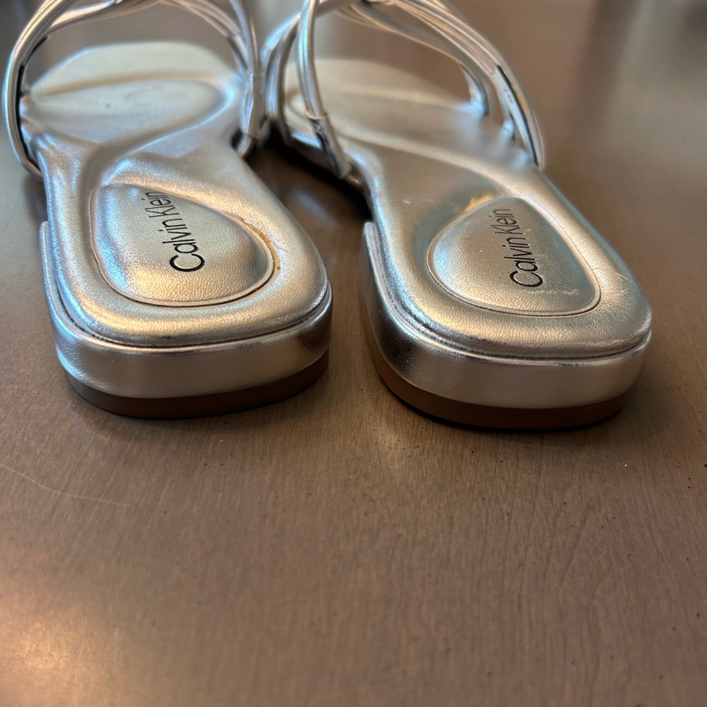 NWT. Calvin Klein Women's Silver & Gold Tianela Flat Slide Sandals Sz 7M No Box - Picture 12 of 12